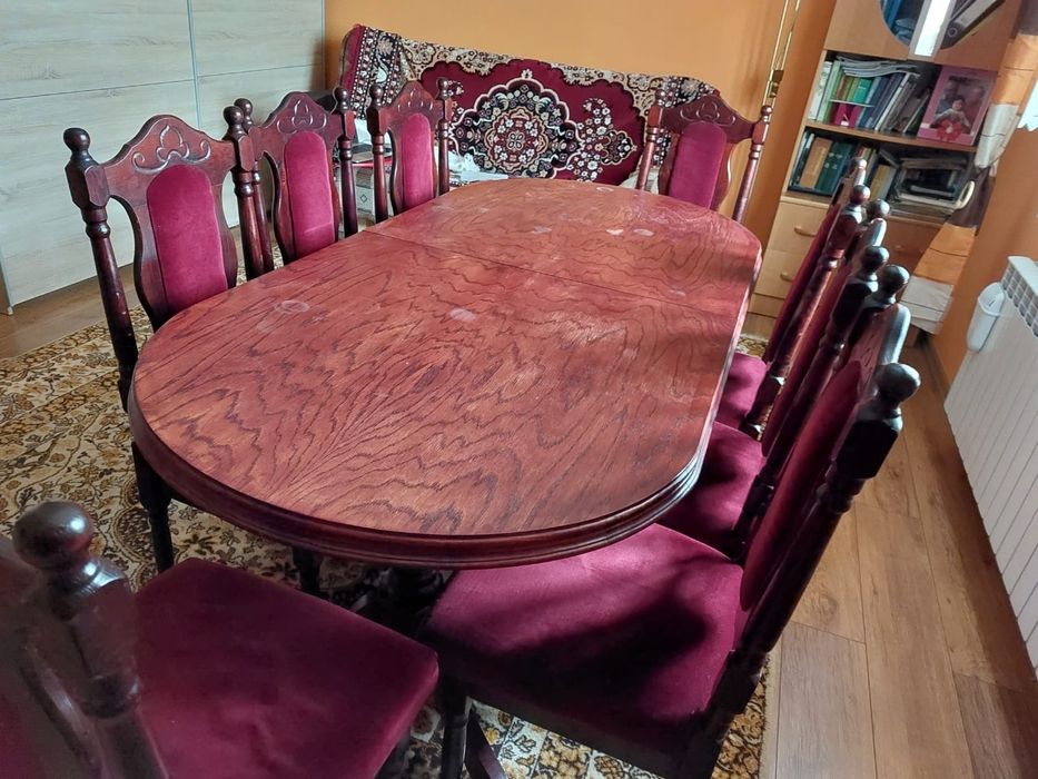 Duży stół drewniany z 8 krzesłami