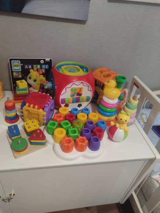 Продам пакет розвиваючих іграшок мультикуб, сортер, неваляшка, куб т.д