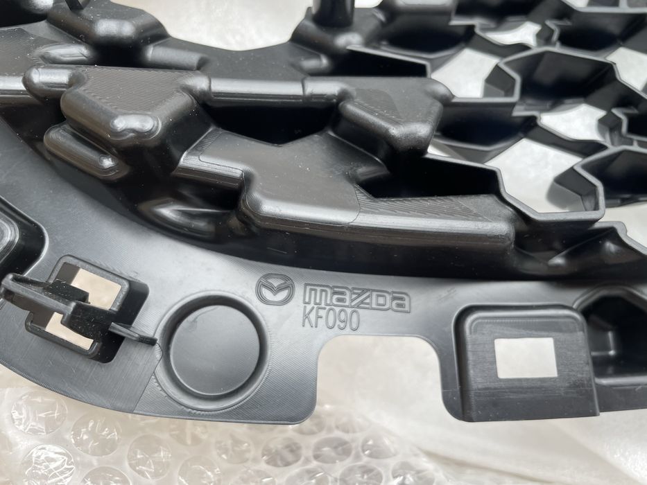 Решітка радіатора Mazda CX-30, нова оригінал, артикул DGH950710A