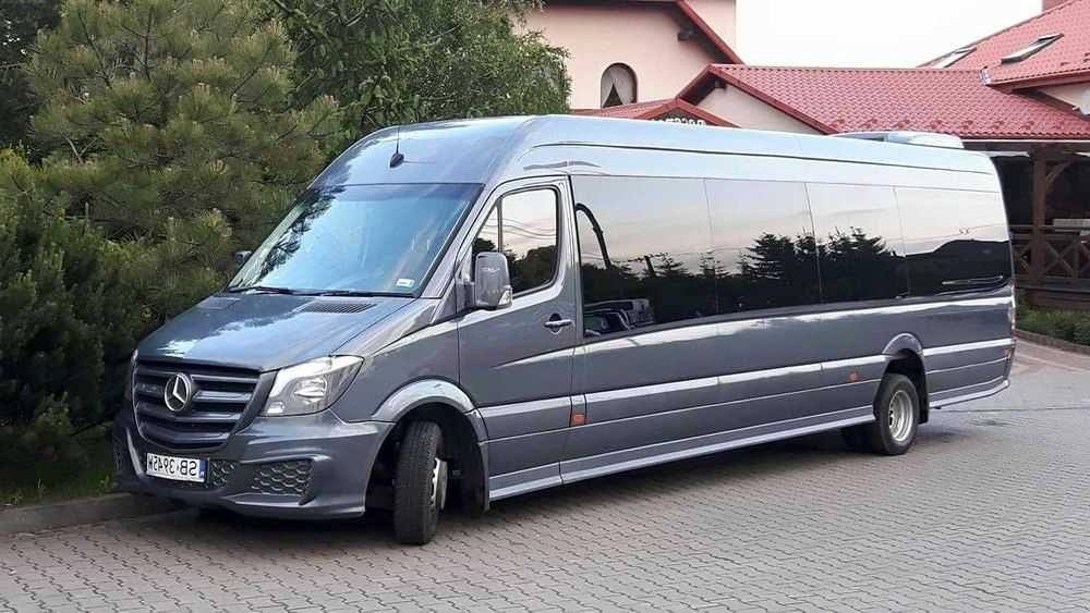 Wynajem busa lub autokaru transport osobowy wypożyczalnia