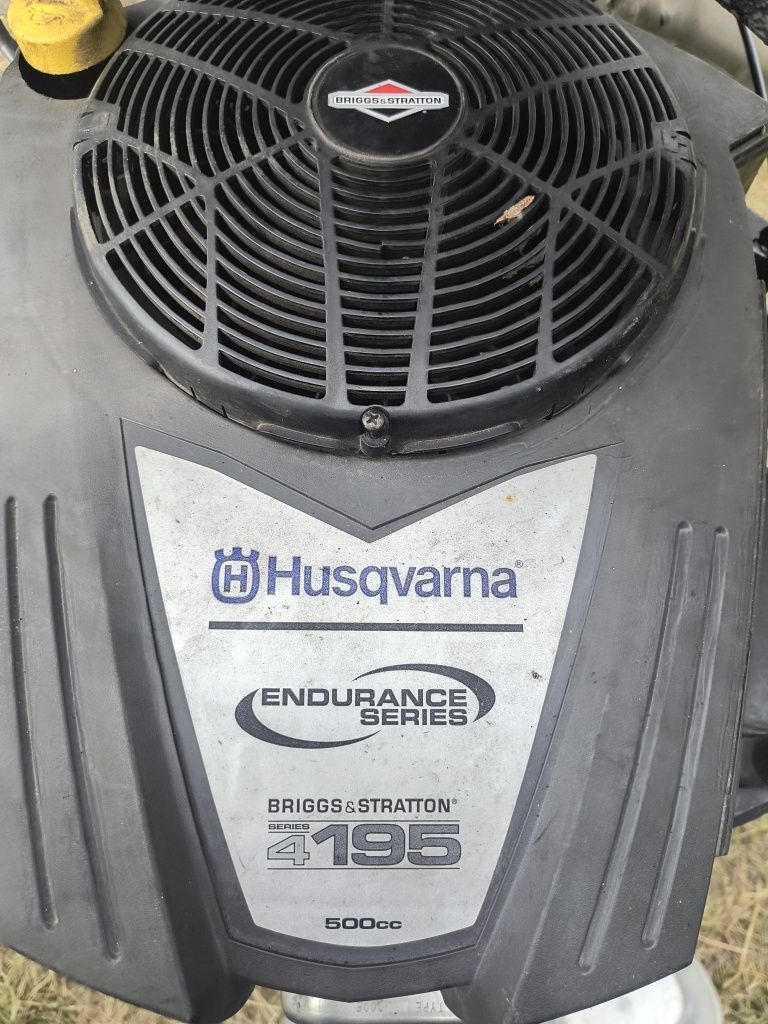 Silnik od traktorka Husqvarna & briggs uszkodzony
