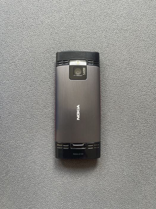 Nokia X2-00 z pudełkiem i ładowarką