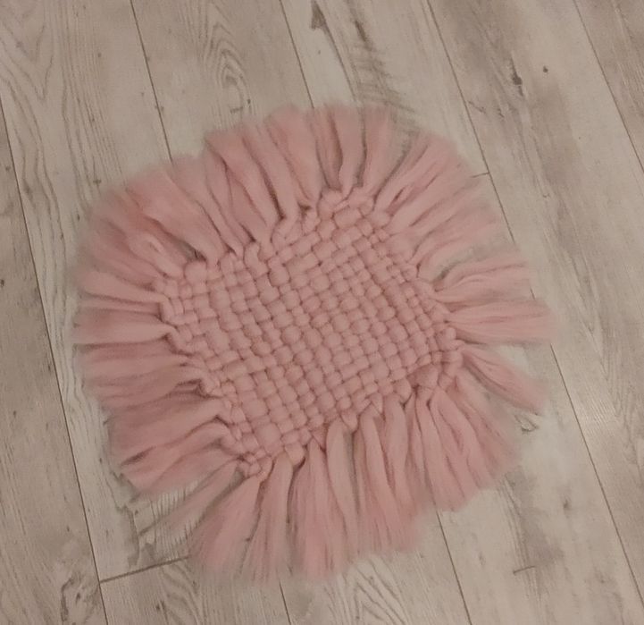 Dwa kocyki do sesji noworodkowych z czesanki