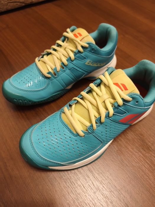 Продам кросівки для тенісу BABOLAT в гарному стані