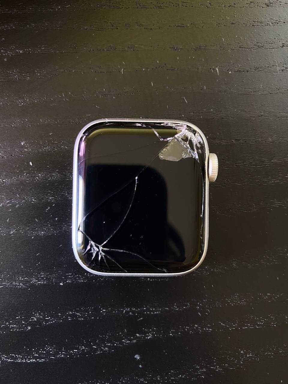 Apple Watch SE 44mm + Apple Watch SE 40mm. Uszkodzone.