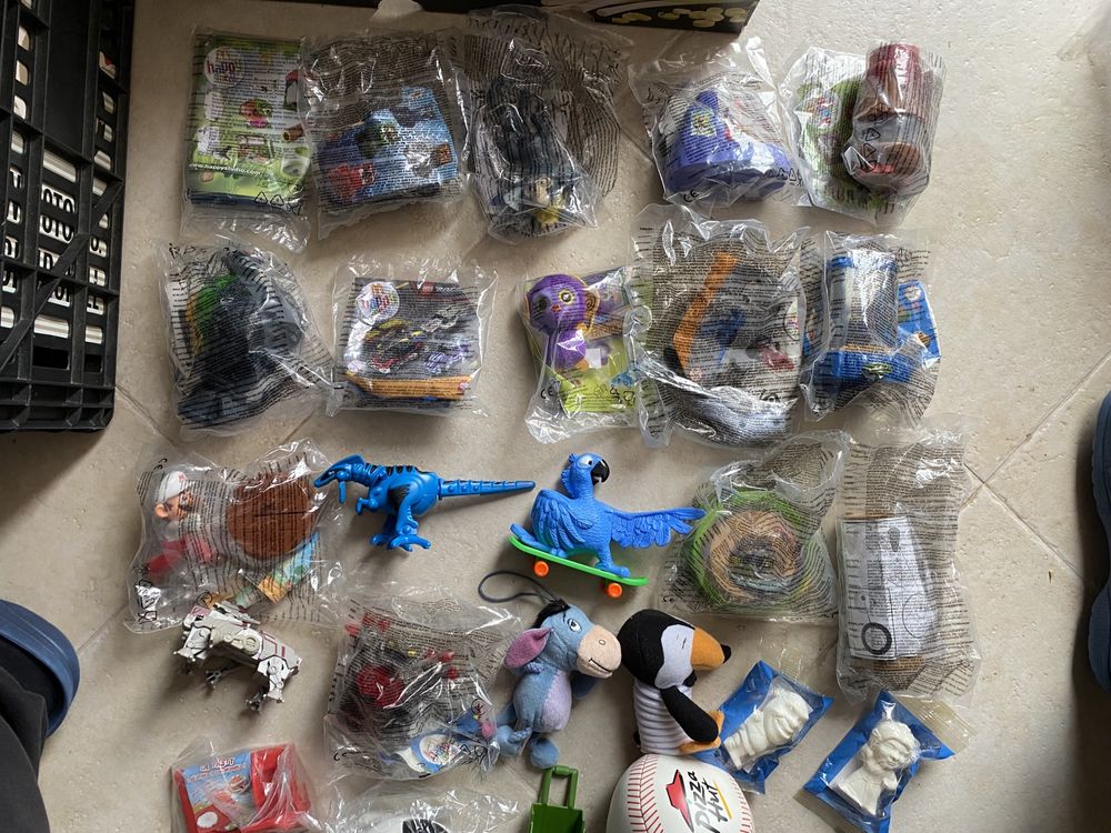 Lote de 50 Brindes McDonalds e outros