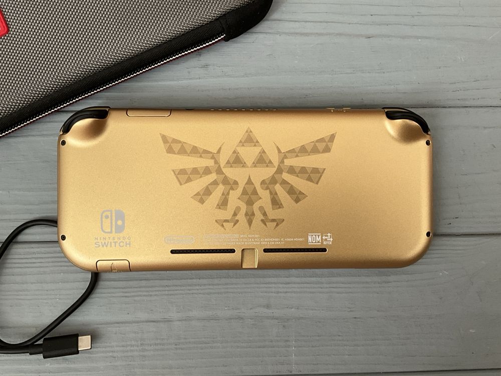 Nintendo Switch Lite Hyrule Edition