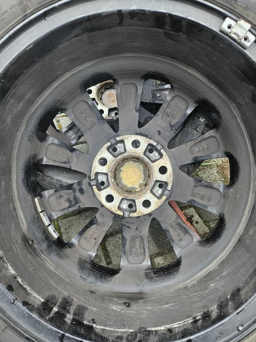 Alufelgi czarne REZERWACJA  DO 22 17 bmw czujniki  225 50 r 17  5x120
