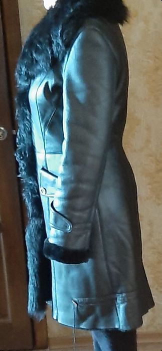 Продам натуральную дублёнку с капюшоном