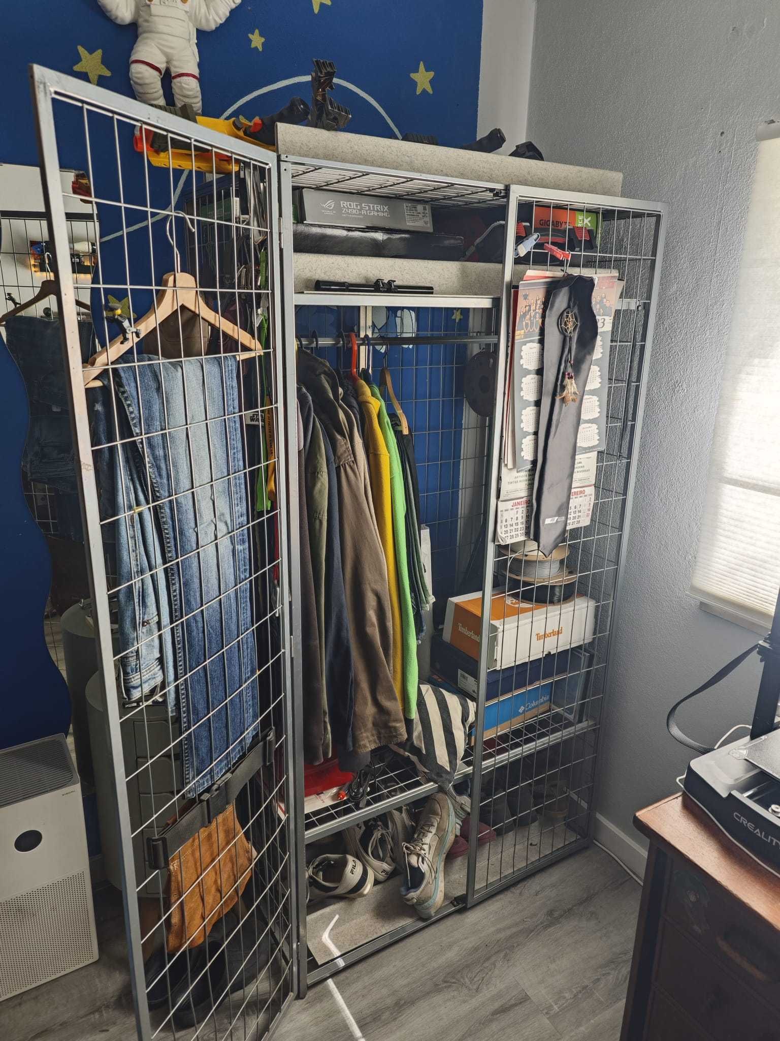 armário IKEA em rede metálica