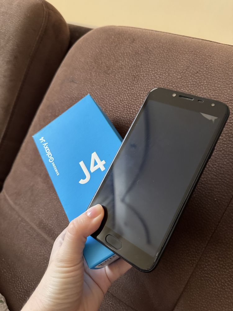 Смартфон SAMSUNG J4