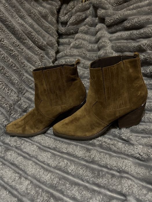 Стильні жіночі замшеві черевики(казаки)