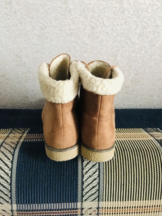 Жіноче взуття  розмір 42, по устілці приблизно 27 см