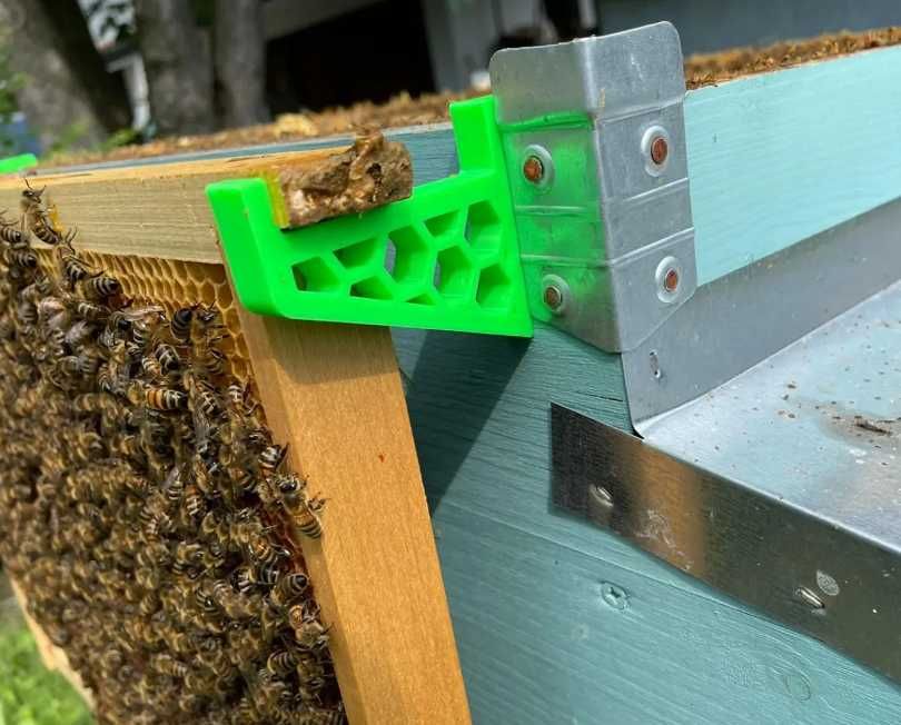 Uchwyt wieszak na ramki pszczelarskie