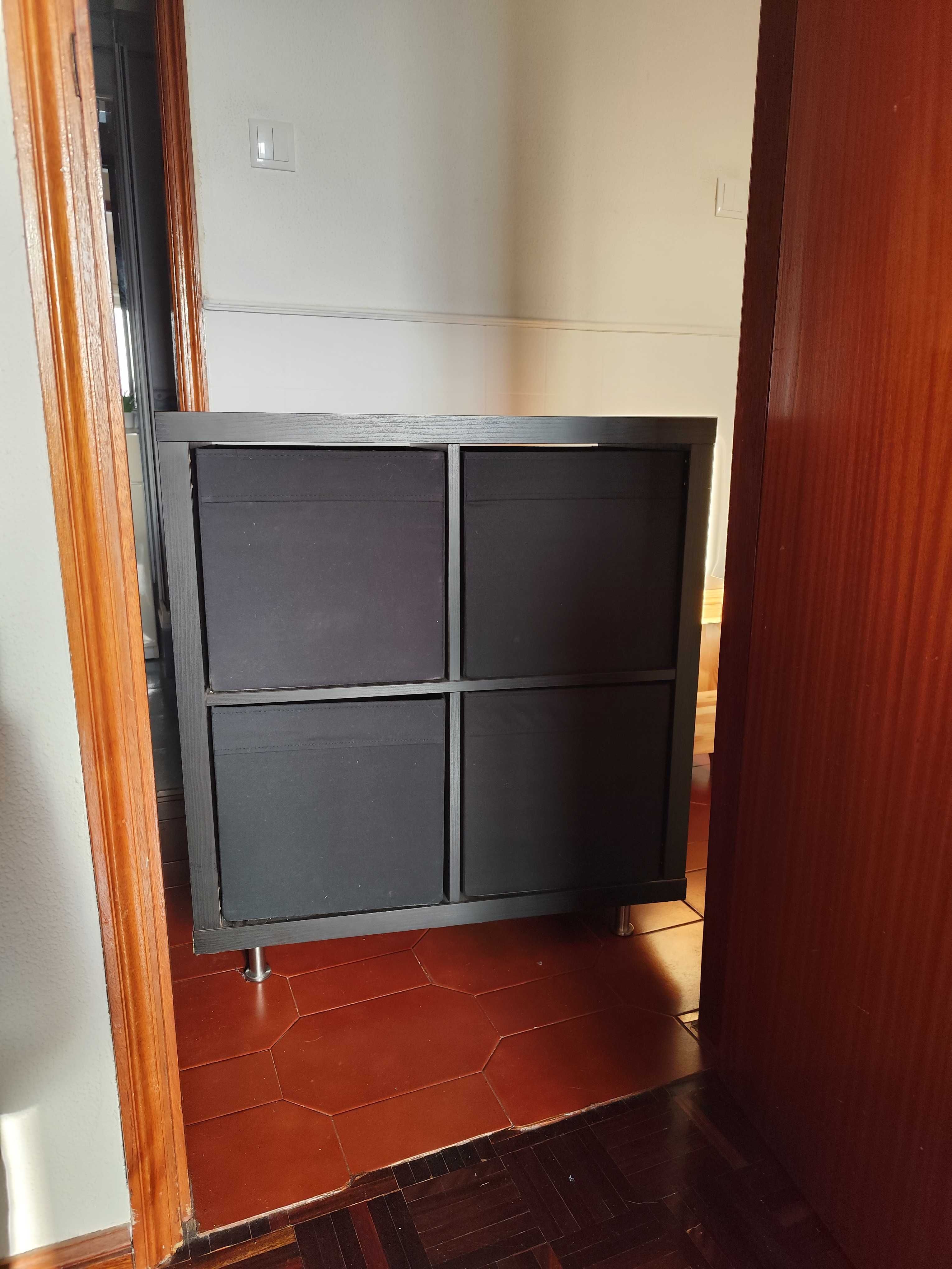 Móvel IKEA estante Kallax 4 cubos (com pés e caixas)