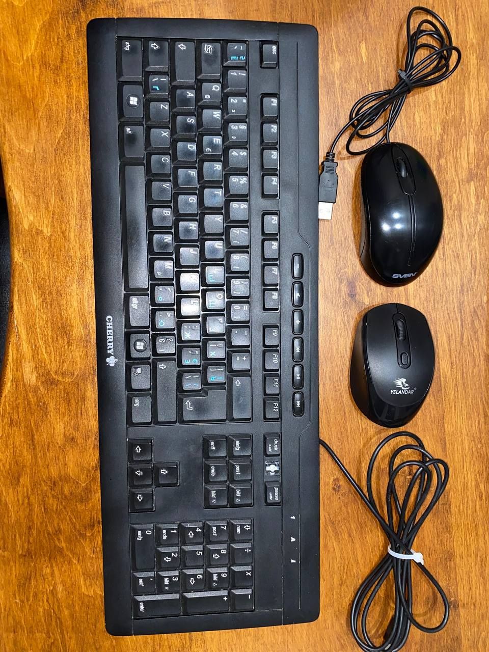 Клавиатура и две мышки (все рабочее)