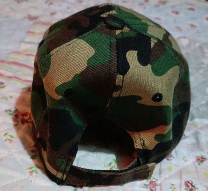 Vendo boné camuflado