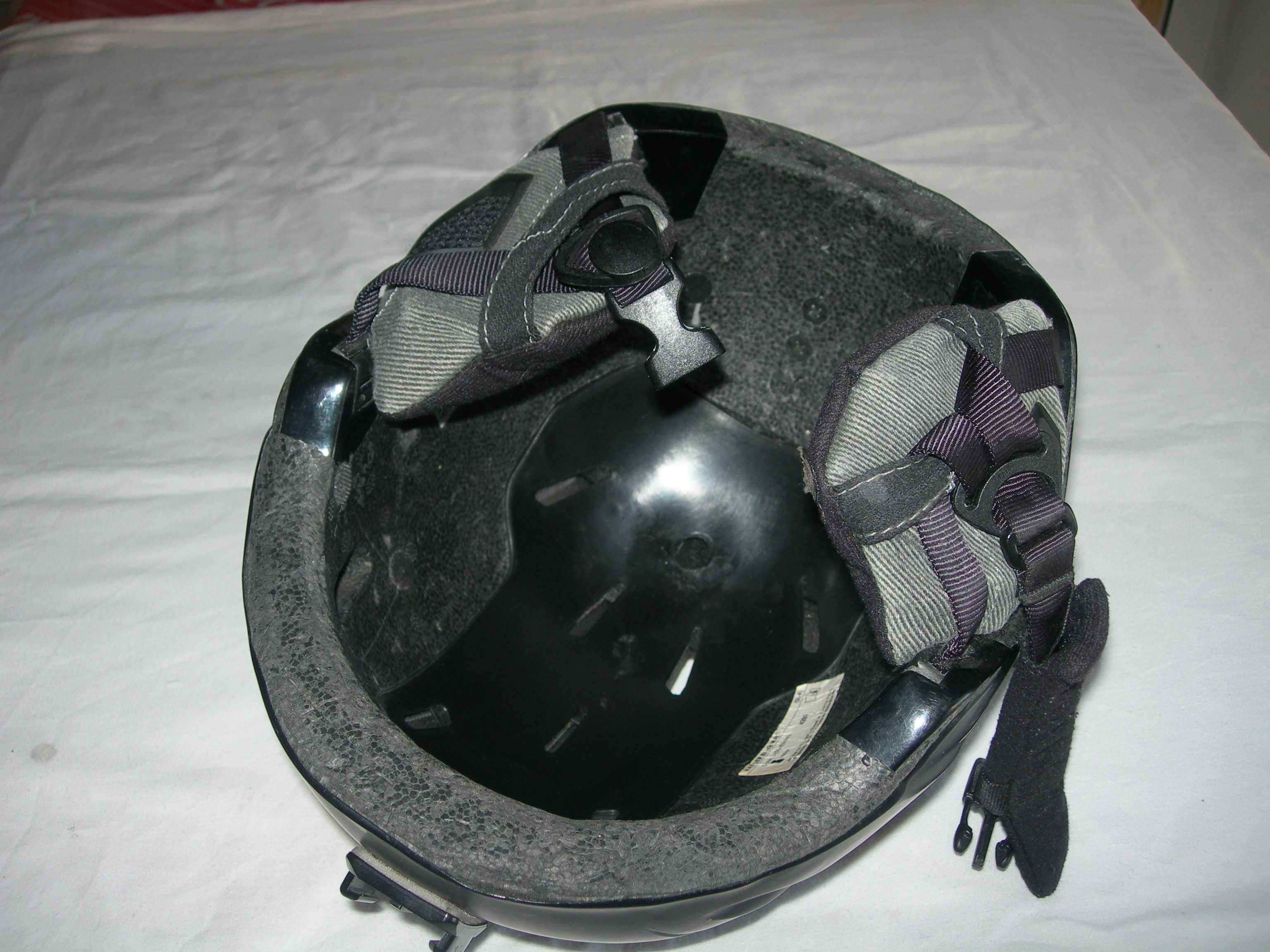 Capacete de proteção Salomom.