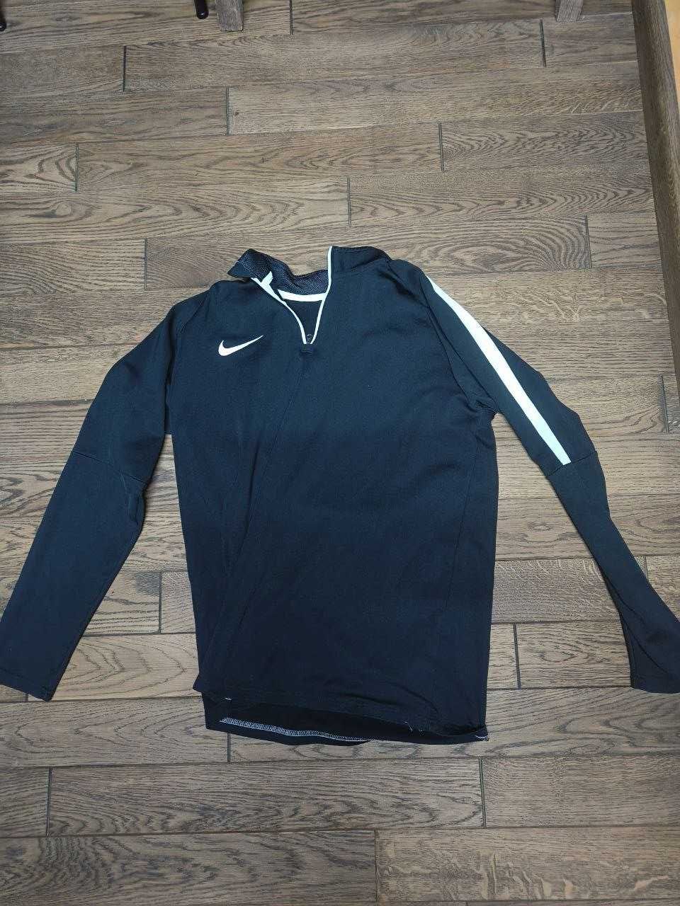 Nike Dri-fit (Size L)