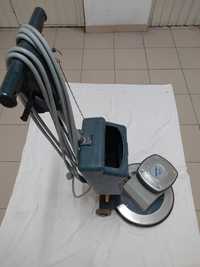 Máquina de lavar chão com deposito Nilfisk 421 A