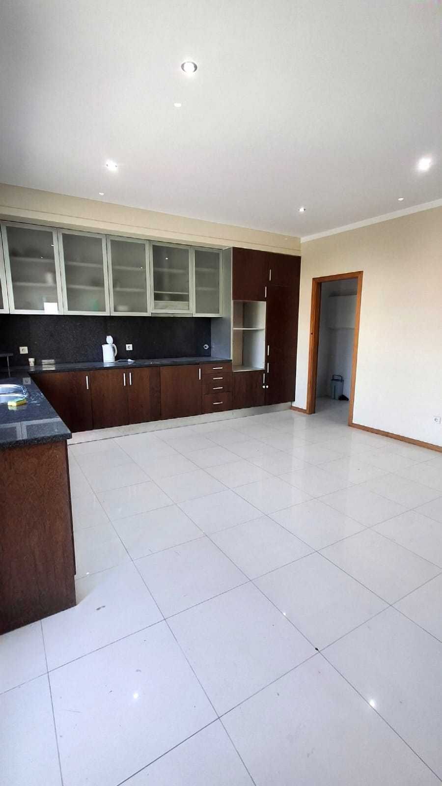 Moradia Gaveto T3+1 com terraço no último piso– Ferreiros – Braga