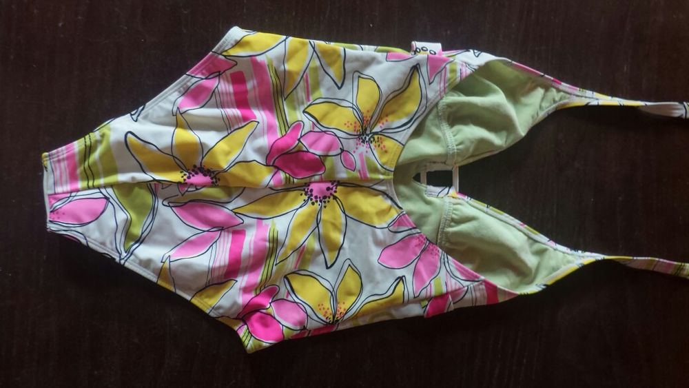 Bikini, fato de banho e outros.