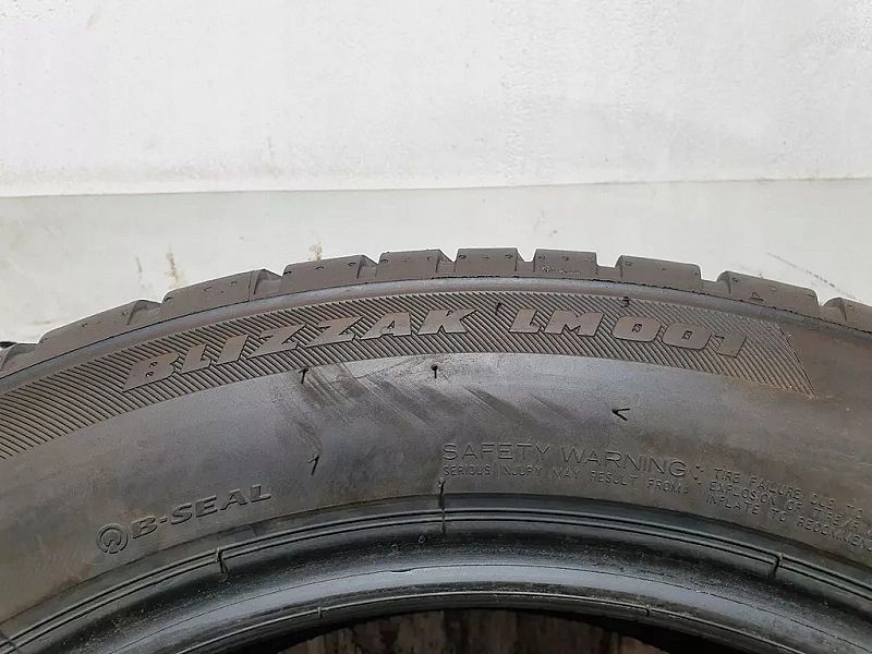 Bridgestone Blizzak Lm001  215/55/18  6,7mm(1223)