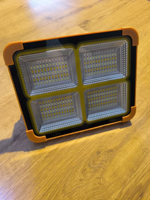 Przenośna lampa LED, halogen solar