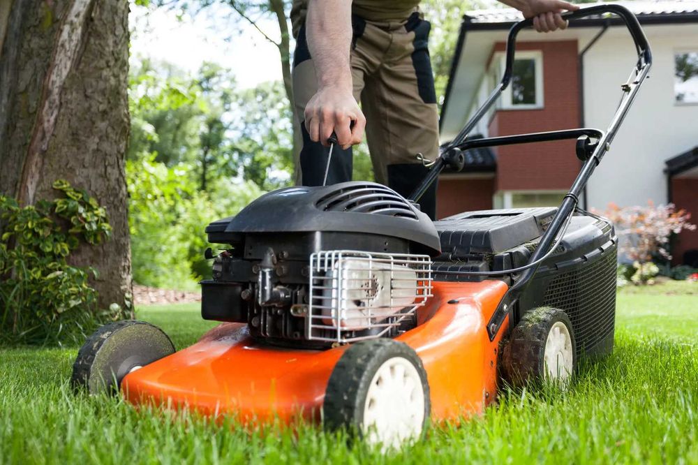 Serwisant mechanik mobilny sprzętu ogrodniczego STIHL Viking