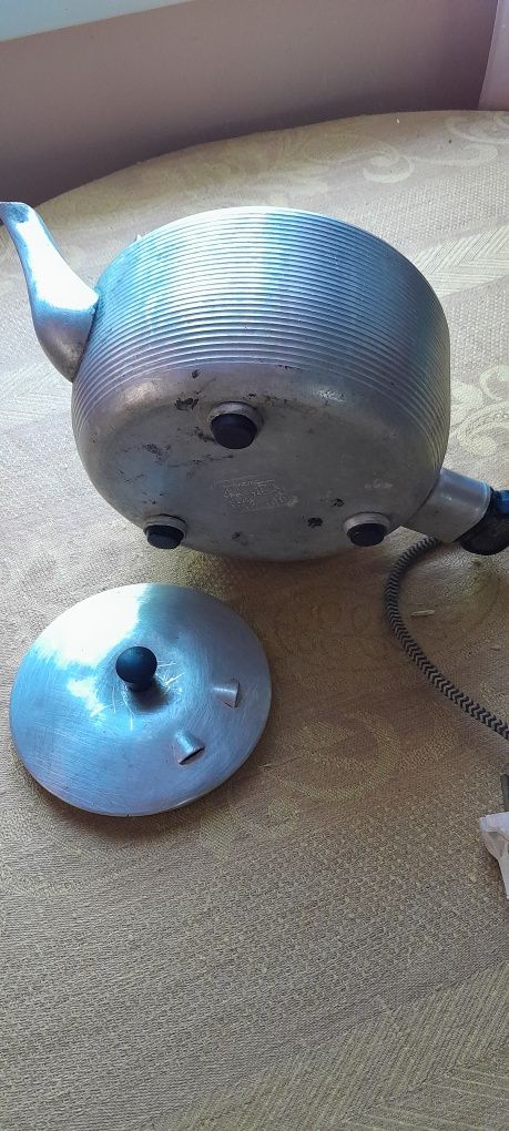 Чайник электричний,2 л.