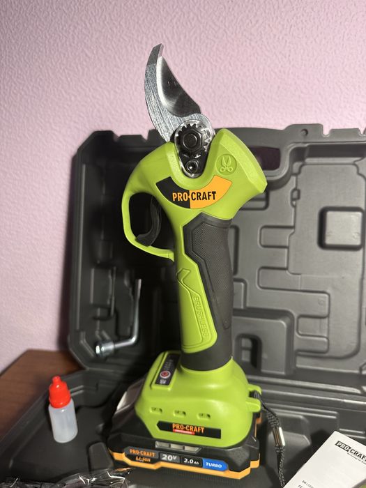 ProCraft ES28Li — безщітковий акумуляторний секатор