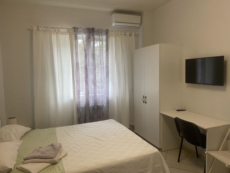 Посуточно апартаменты с парковкой  м.Дорогожичи,м.Лукьяновка