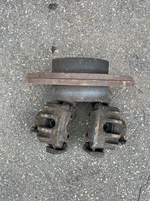 Комплект передні тормоза е36