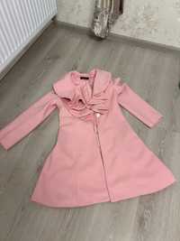 Пальто нежно розового цвета