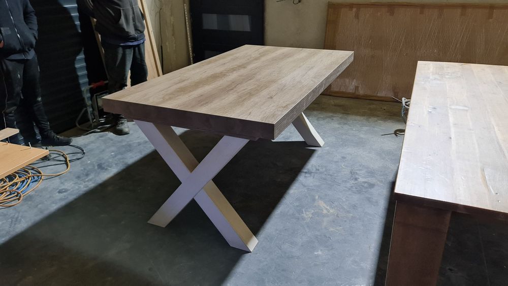 Stół drewniany, różne rozmiary.
