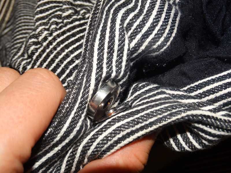 Torebka damska materiałowa śliczna funkcjonalna czarna w paski H&M