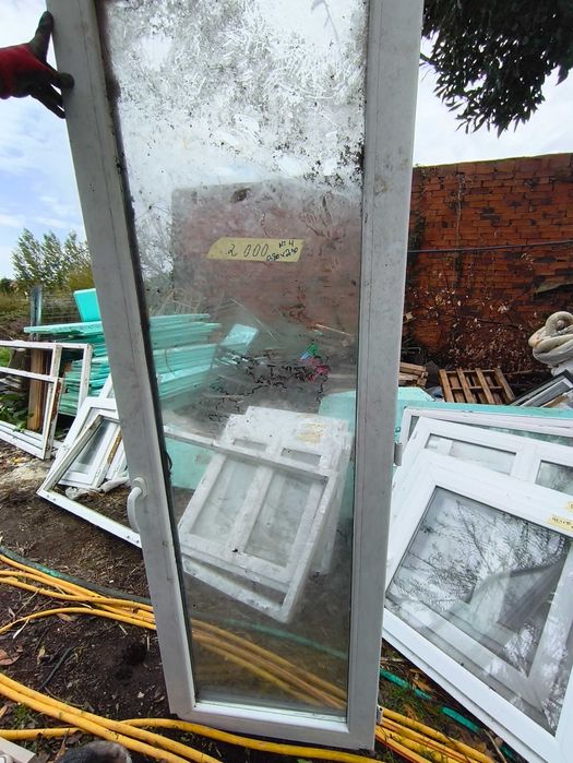 Janelas e portas  ótima oportunidade,são de PVC vidros duplos