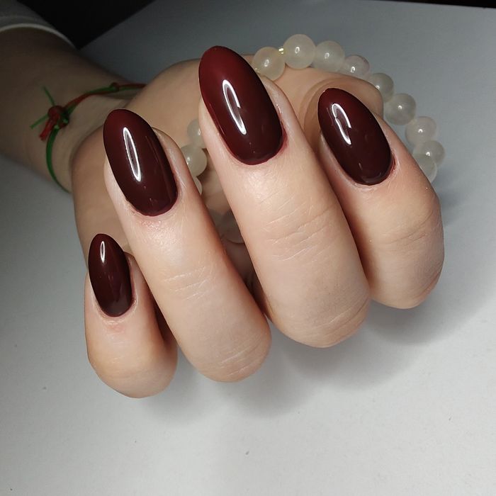 Манікюр, педикюр, нарощування нігтів