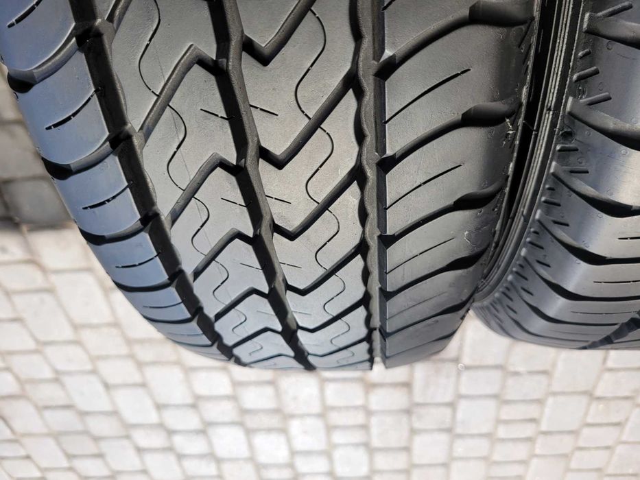 215 /60 R 17  C       Dunlop  Lato/Komplet