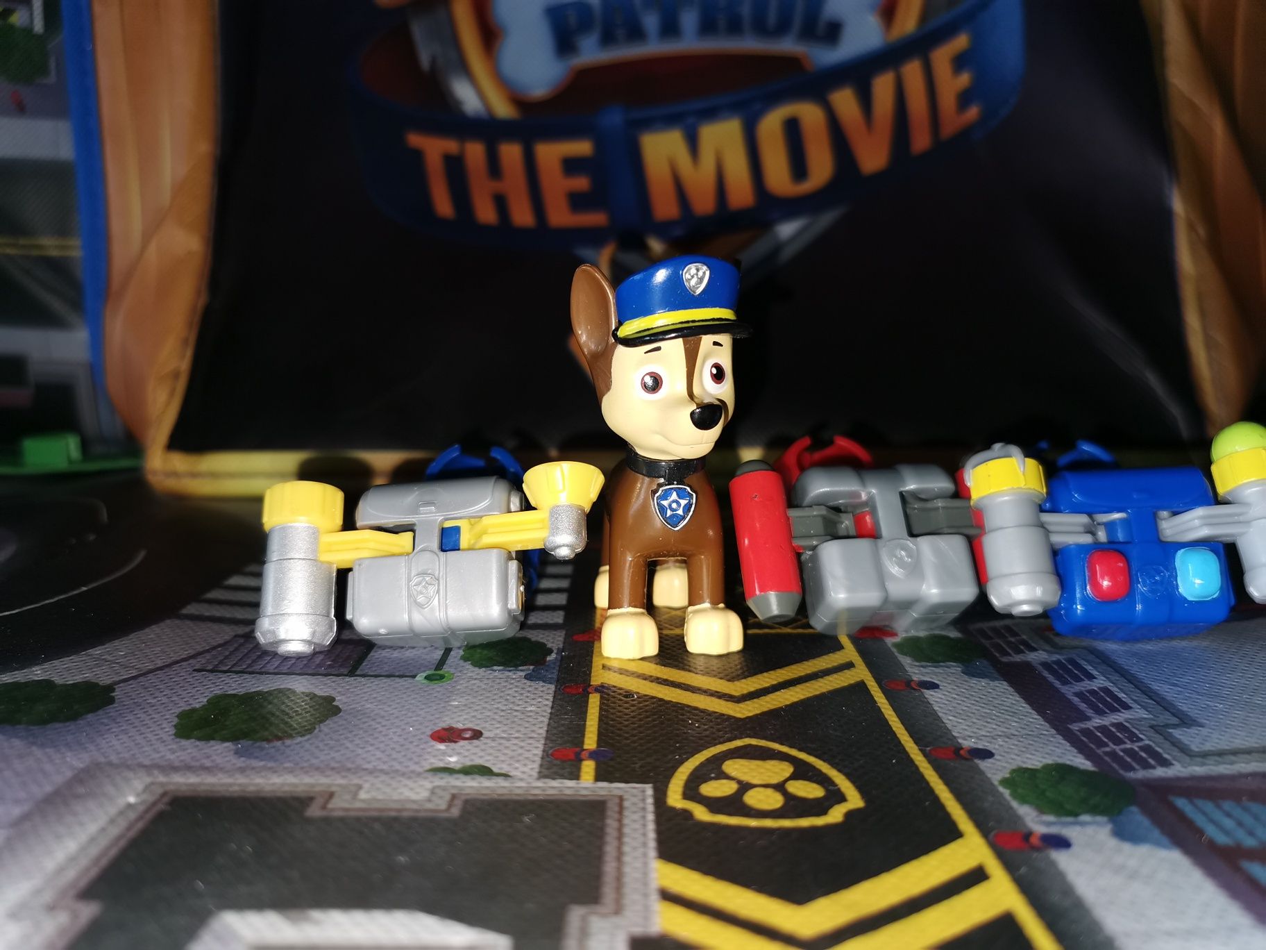 Duża Figurka psi patrol Chase, pies policyjny, wymienne ubranie