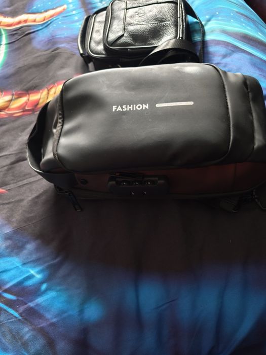 2 Carteira mochila de ombro e mão como novas