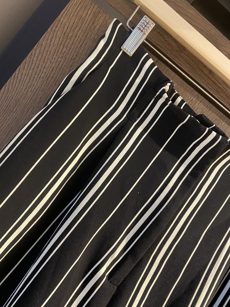 spodnie h&m w paski xl 42  czarne garniturowe culotte dzwony paperbag
