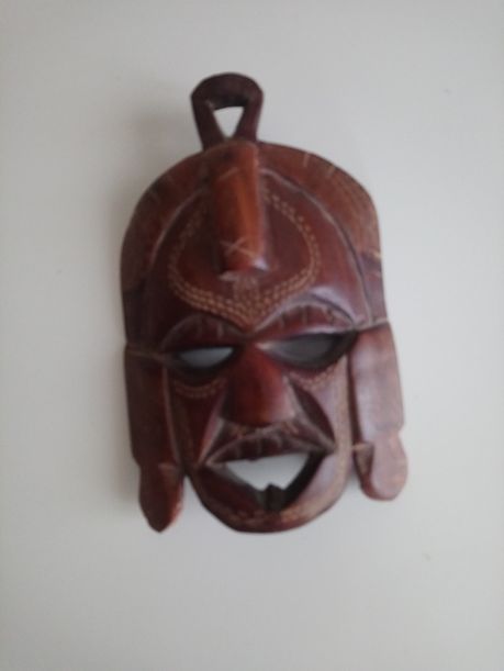 maska z Grecji drewniana, ozdobna ok 10 cm