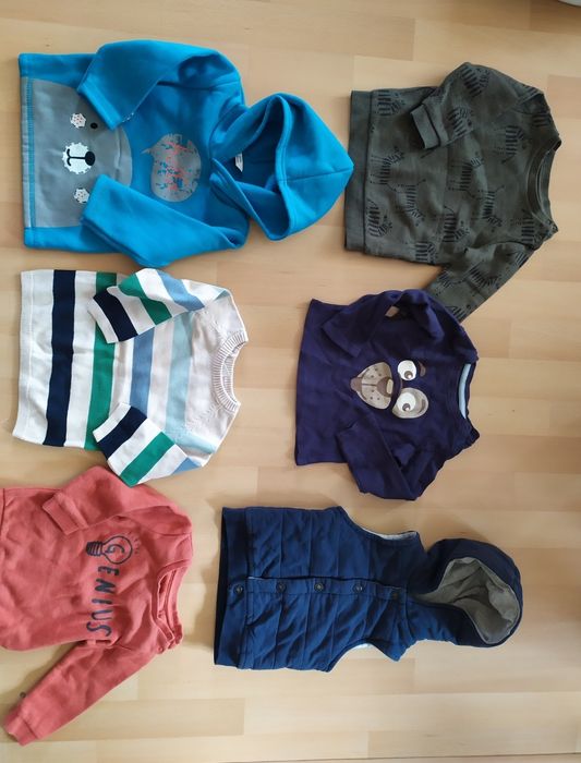 Bluza Bluzy sweter bezrękawnik 68/74 6-9 miesięcy bluza z kapturem