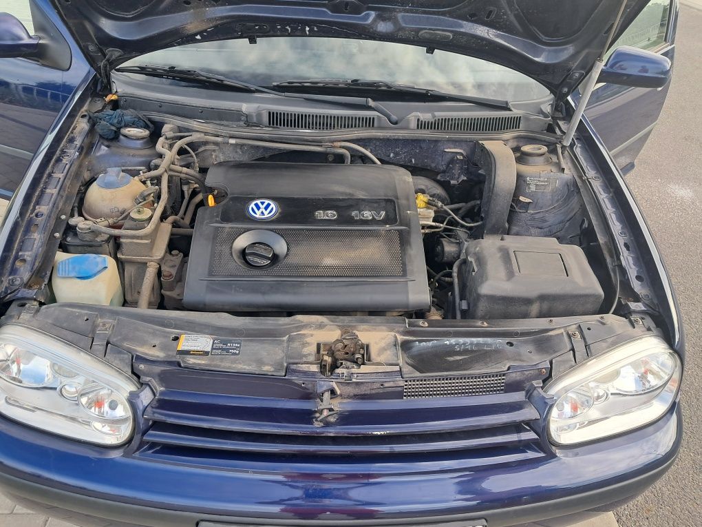 Sprzedam Volkswagena Golfa 4  1,6