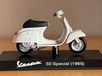 Miniatura Vespa 50 Special 1:43