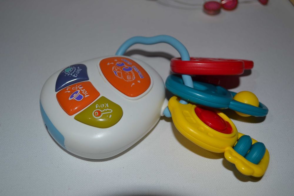 Розпродаж Музична іграшка брязкальце зі світловими ефектами Брелок з к