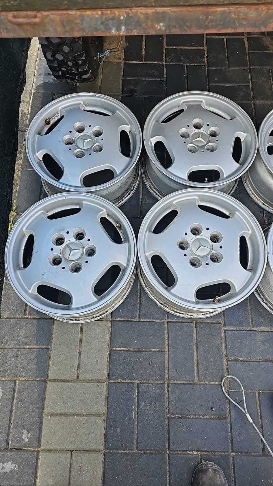 Alufelgi Mercedes W124 15 cali bardzo ładne z dekielkami