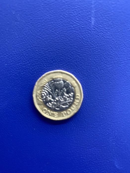Vendo moeda  ONE POUND ELIZABETH 2016