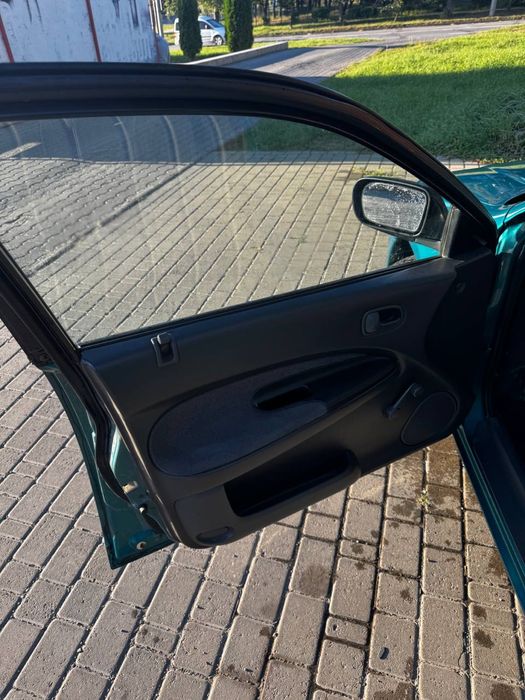 Mazda 323 1996 року